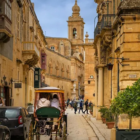 Modern Flat, Walk To Shops & Bus - Sleeps 3 Apartmán *