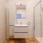 Apartment Modern Flat, Walk To Shops & Bus - Sleeps 3 *
