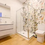 Modern Flat, Walk To Shops & Bus - Sleeps 3 Apartamento