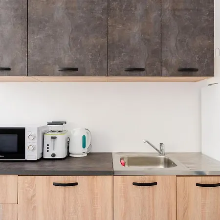 公寓 Modern Flat, Walk To Shops & Bus - Sleeps 3 *