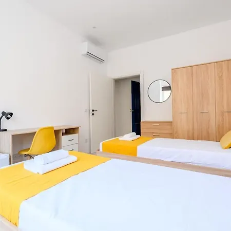 Modern Flat, Walk To Shops & Bus - Sleeps 3 * Sliema