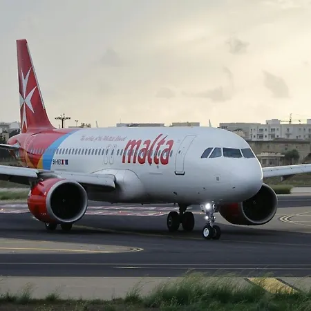 Modern Flat, Walk To Shops & Bus - Sleeps 3 Appartement