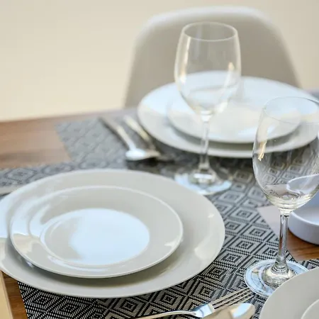 Modern Flat, Walk To Shops & Bus - Sleeps 3 斯利马