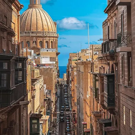 Apartament Modern Flat, Walk To Shops & Bus - Sleeps 3 Sliema