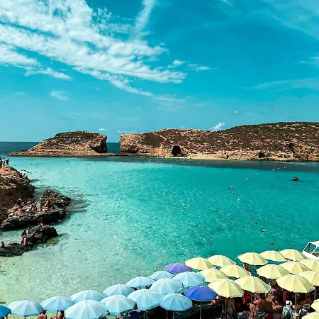 Modern Flat, Walk To Shops & Bus - Sleeps 3 * Sliema