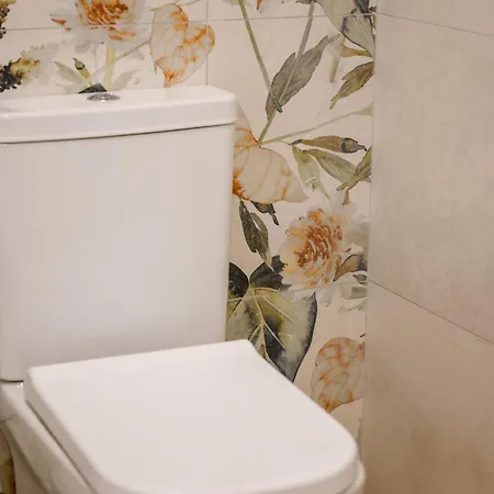 Modern Flat, Walk To Shops & Bus - Sleeps 3 Appartement