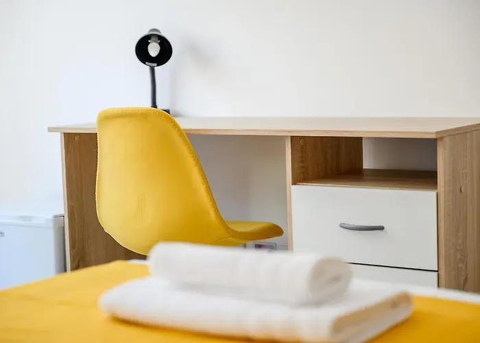 Modern Flat, Walk To Shops & Bus - Sleeps 3 Sliema