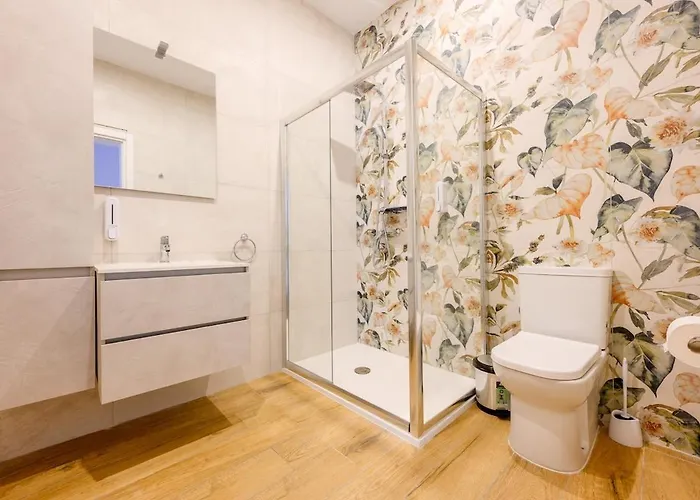 Modern Flat, Walk To Shops & Bus - Sleeps 3 Apartamento