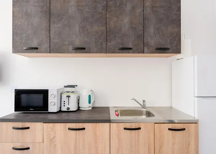 Apartamento Modern Flat, Walk To Shops & Bus - Sleeps 3 *