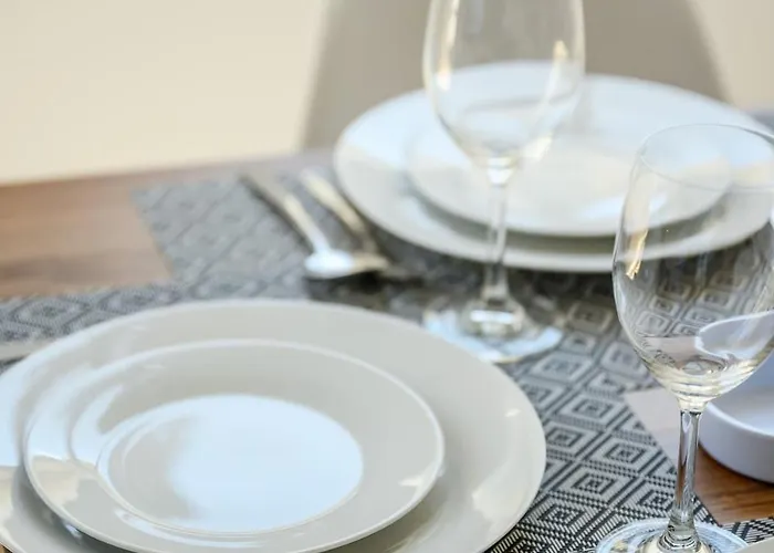 Modern Flat, Walk To Shops & Bus - Sleeps 3 Sliema