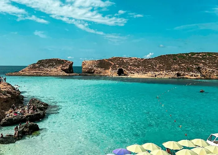 Modern Flat, Walk To Shops & Bus - Sleeps 3 * Sliema