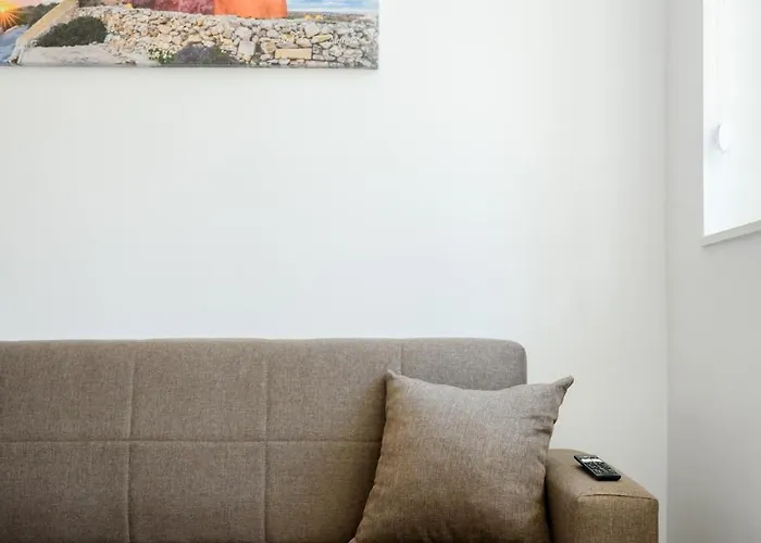 Apartamento Modern Flat, Walk To Shops & Bus - Sleeps 3 *