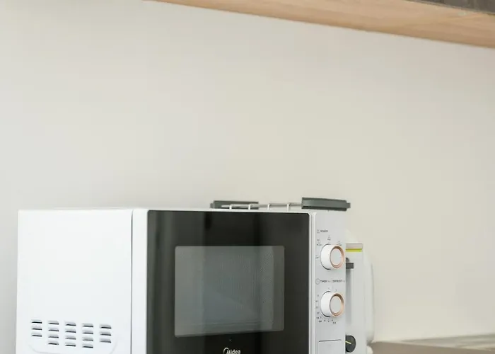 Modern Flat, Walk To Shops & Bus - Sleeps 3 Apartamento *